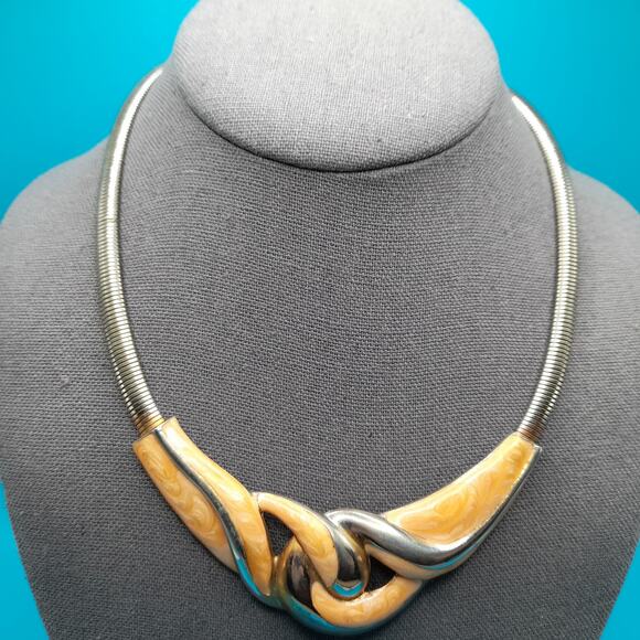 Vintage Beige Enamel Necklace, Omega Chain, 1980s Vintage Jewelry - Picture 5 of 11